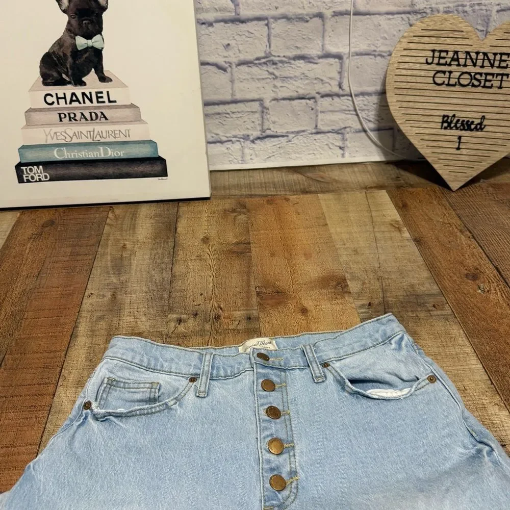 Universal Thread Women vintage straight Fit Ripped Denim Jeans, Light Blue
